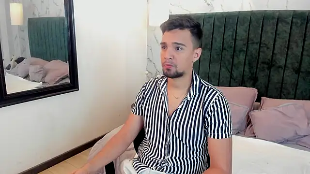 Snapshot of Edward_max chatting on January 2025 03:30:02 AM Edward max online show from January 2025 03:30:02 AM