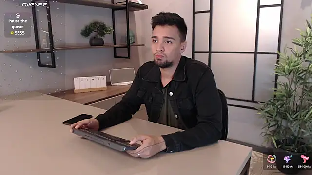 Snapshot of Edward_max chatting on February 2025 03:19:01 AM Edward max online show from February 2025 03:19:01 AM