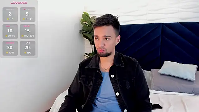 Snapshot of Edward_max chatting on February 2025 12:09:01 AM Edward max online show from February 2025 12:09:01 AM