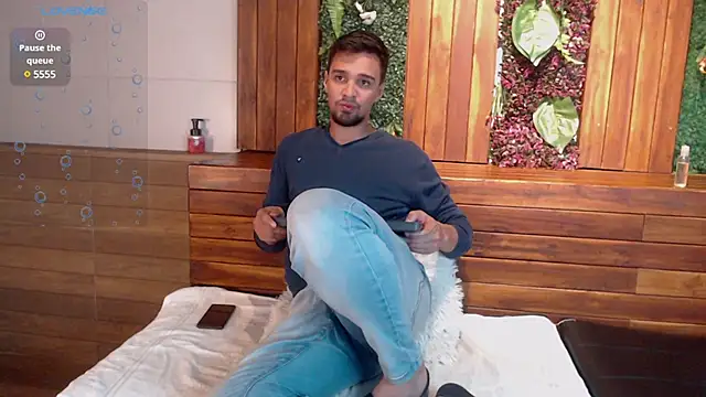 Snapshot of Edward_max chatting on February 2025 03:31:01 AM Edward max online show from February 2025 03:31:01 AM