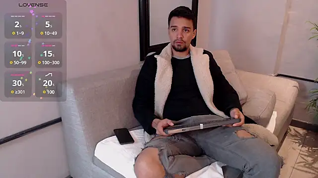 Snapshot of Edward_max chatting on February 2025 03:30:01 AM Edward max online show from February 2025 03:30:01 AM