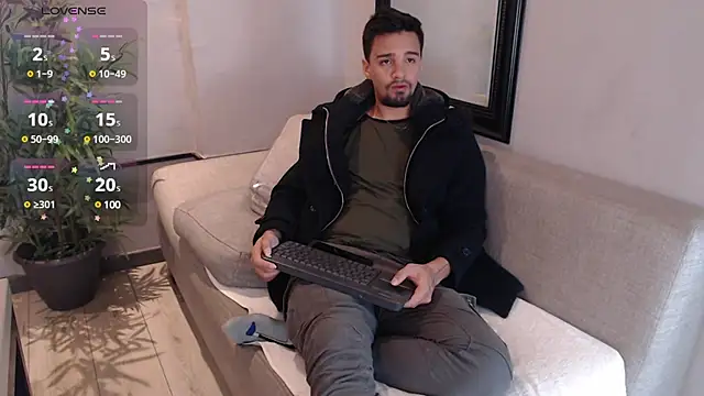 Snapshot of Edward_max chatting on February 2025 03:57:02 AM Edward max online show from February 2025 03:57:02 AM