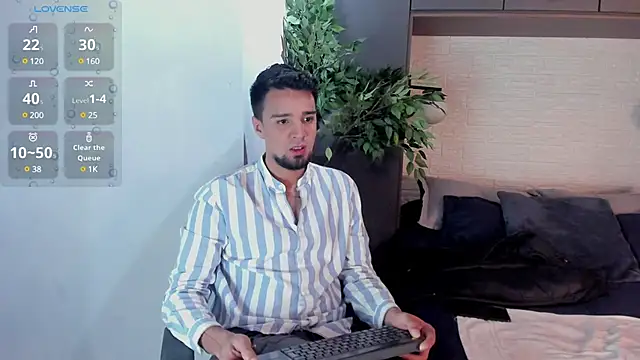 Snapshot of Edward_max chatting on February 2025 03:26:01 AM Edward max online show from February 2025 03:26:01 AM