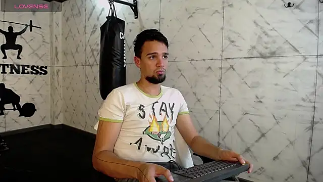 Snapshot of Edward_max chatting on February 2025 11:36:01 PM Edward max online show from February 2025 11:36:01 PM