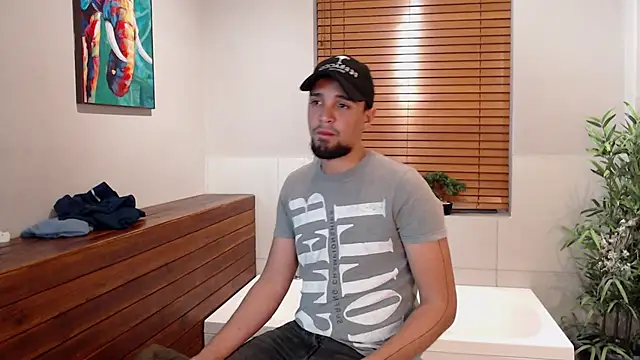 Snapshot of Edward_max chatting on February 2025 03:45:02 AM Edward max online show from February 2025 03:45:02 AM