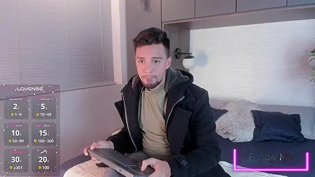 Snapshot of Edward_max chatting on March 2025 04:02:02 AM Edward max online show from March 2025 04:02:02 AM