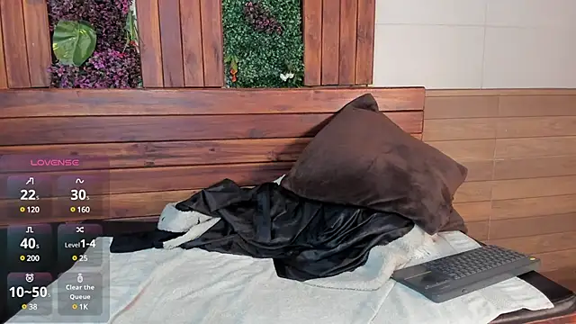 Snapshot of Edward_max chatting on March 2025 09:39:02 AM Edward max online show from March 2025 09:39:02 AM