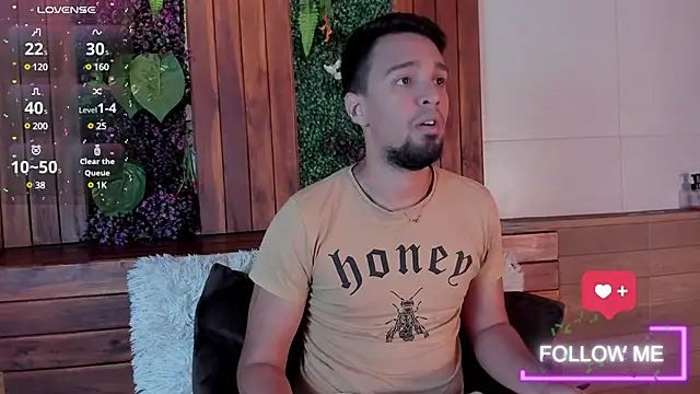 Snapshot of Edward_max chatting on March 2025 03:14:01 AM Edward max online show from March 2025 03:14:01 AM