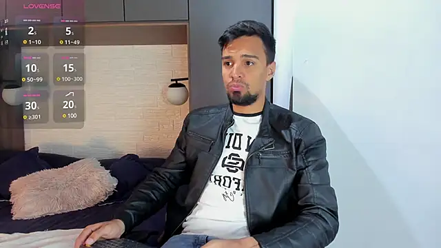 Snapshot of Edward_max chatting on March 2025 03:43:01 AM Edward max online show from March 2025 03:43:01 AM