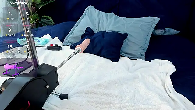 Snapshot of Edward_max chatting on October 2025 04:04:01 AM Edward max online show from October 2025 04:04:01 AM