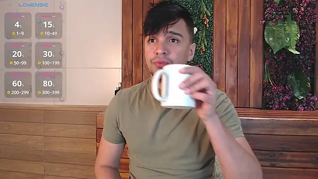 Snapshot of Edward_max chatting on October 2025 03:42:01 AM Edward max online show from October 2025 03:42:01 AM