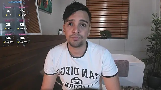 Snapshot of Edward_max chatting on October 2025 10:21:02 PM Edward max online show from October 2025 10:21:02 PM