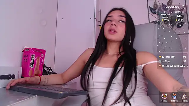 Snapshot of Kylie_golden chatting on January 2025 06:02:01 PM Kylie golden online show from January 2025 06:02:01 PM