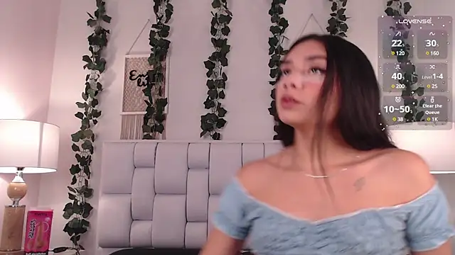 Snapshot of Kylie_golden chatting on January 2025 12:06:02 PM Kylie golden online show from January 2025 12:06:02 PM