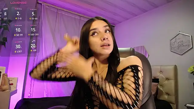 Snapshot of Kylie_golden chatting on October 2025 12:49:02 PM Kylie golden online show from October 2025 12:49:02 PM