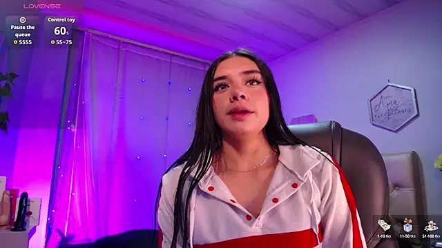 Snapshot of Kylie_golden chatting on October 2025 11:33:02 AM Kylie golden online show from October 2025 11:33:02 AM