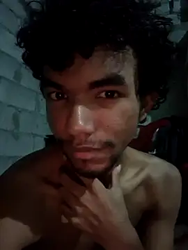 Reynold2608 online show from October 2025 11:39:01 PM