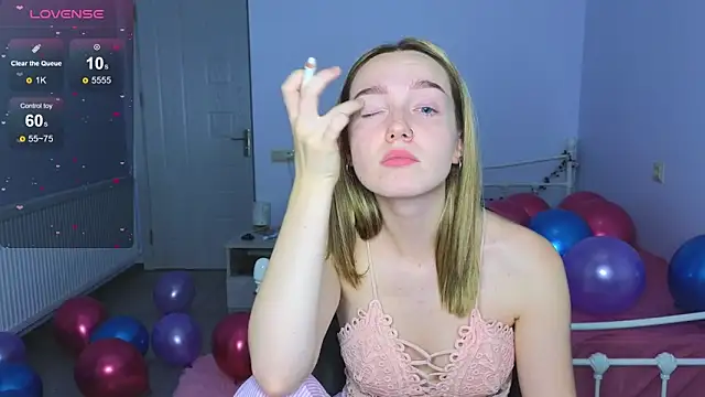 Wild Sophie  online show from November 2025 06:42:02 PM