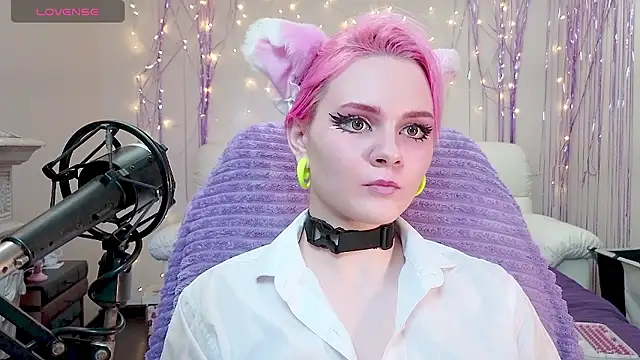 One Moment  online show from December 2024 06:41:01 AM