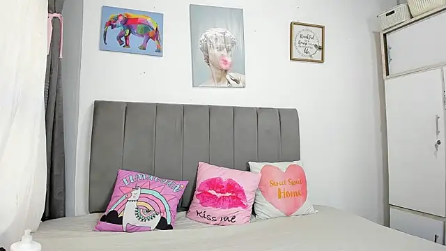 naughtyloverss online show from December 2025 12:01:02 PM