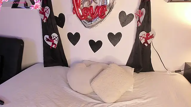 Khenta Michells online show from February 2026 10:45:01 AM