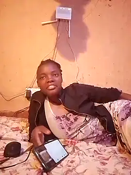 QUEEN-NAIMA online show from October 2025 10:01:02 AM