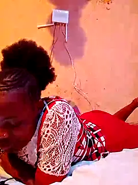 QUEEN-NAIMA online show from October 2025 12:47:01 PM