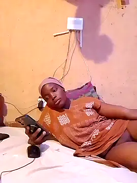 QUEEN-NAIMA online show from November 2025 09:00:02 AM