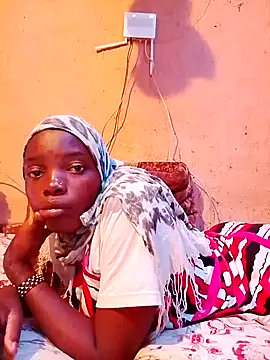 QUEEN-NAIMA online show from November 2025 08:44:01 AM