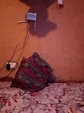 QUEEN-NAIMA online show from November 2025 10:41:02 AM