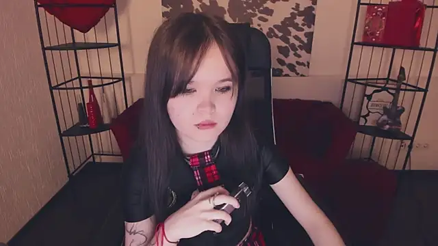 Elainebeness online show from April 2026 07:47:02 PM