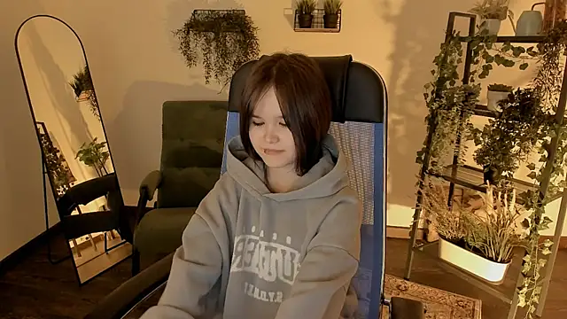 Elainebeness online show from April 2026 10:15:02 PM