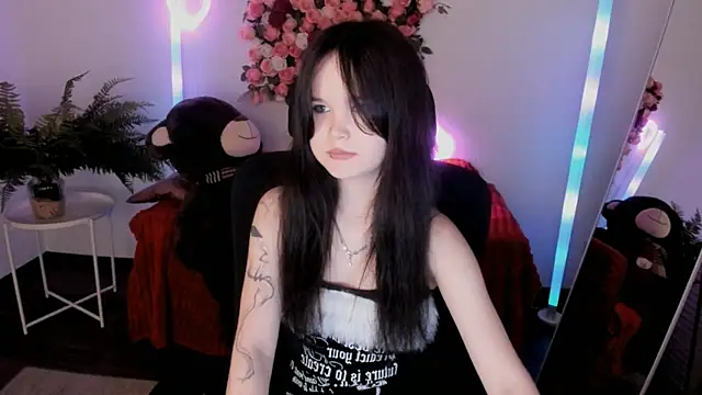 Elainebeness online show from June 2026 05:22:01 PM