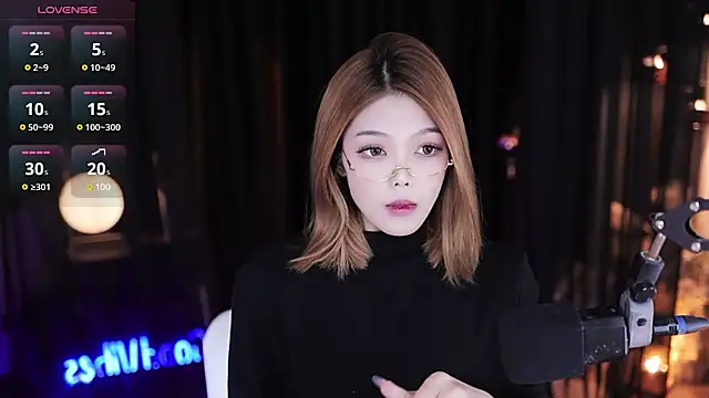 Snapshot of LucyKI chatting on January 2025 02:13:01 PM LucyKI online show from January 2025 02:13:01 PM