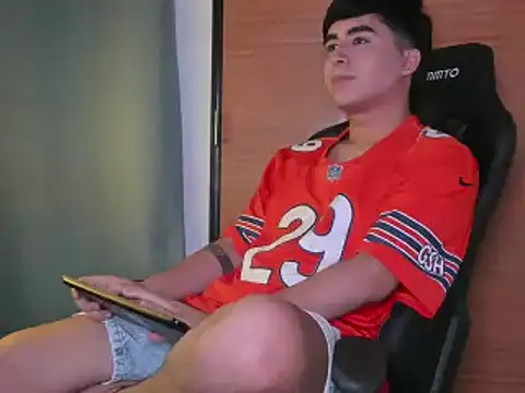 Snapshot of amon_kyle chatting on January 2025 01:12:02 AM amon kyle online show from January 2025 01:12:02 AM