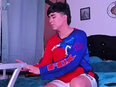 Snapshot of amon_kyle chatting on February 2025 01:21:01 AM amon kyle online show from February 2025 01:21:01 AM