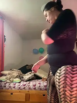 Miss oliviaa online show from April 2026 07:58:01 PM