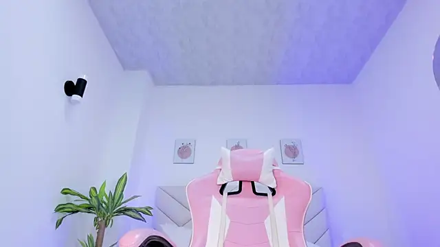 Brittany cute18 online show from January 2025 02:05:01 PM