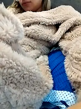 fofinhaa12 online show from October 2025 01:40:02 PM