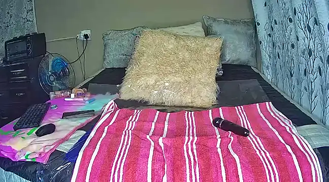 Snapshot of ThickianaRider chatting on February 2025 09:49:02 PM ThickianaRider online show from February 2025 09:49:02 PM