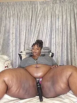 Snapshot of ThickianaRider chatting on November 2025 03:27:01 AM ThickianaRider online show from November 2025 03:27:01 AM