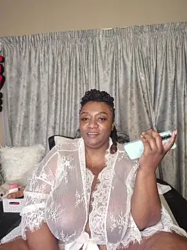 Snapshot of ThickianaRider chatting on November 2025 03:33:02 PM ThickianaRider online show from November 2025 03:33:02 PM