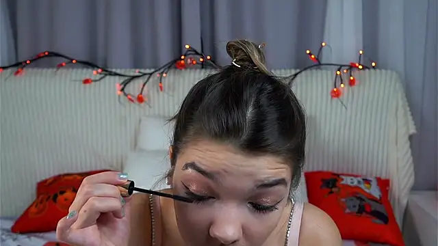 VeronaAppleberry online show from October 2025 11:12:02 AM