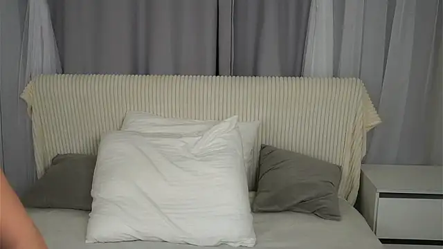 VeronaAppleberry online show from November 2025 11:13:02 AM