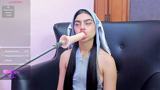 Snapshot of isabella_santos1 chatting on February 2025 12:04:02 PM isabella santos1 online show from February 2025 12:04:02 PM