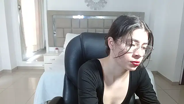 zoecruzz online show from November 2025 02:50:02 PM