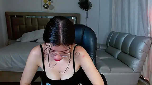 zoecruzz online show from February 2026 02:22:02 PM