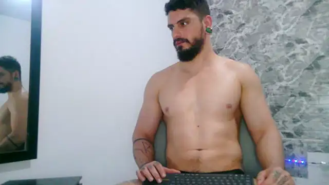 Snapshot of Aaron_kwok28 chatting on March 2025 08:11:01 PM Aaron kwok28 online show from March 2025 08:11:01 PM