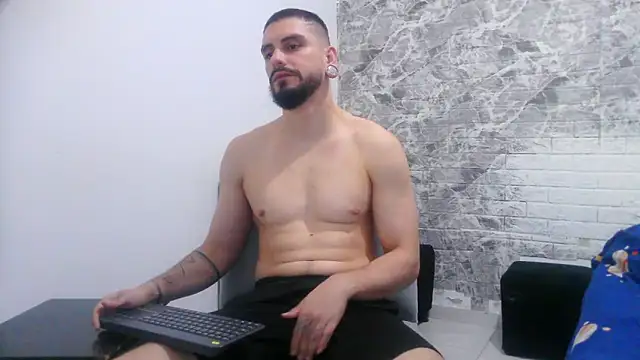 Snapshot of Aaron_kwok28 chatting on September 2025 06:31:01 PM Aaron kwok28 online show from September 2025 06:31:01 PM