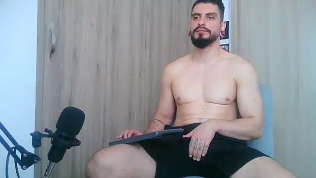 Snapshot of Aaron_kwok28 chatting on October 2025 06:20:01 PM Aaron kwok28 online show from October 2025 06:20:01 PM